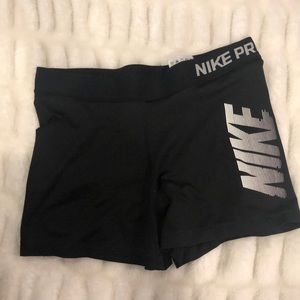 Nike pro shorts size M- good condition
